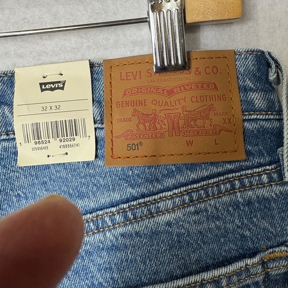 Levi’s 501 Original Style 32 X 32 Light Wash - Picture 4 of 5
